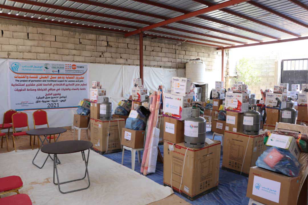 توزيع منح التمكين الاقتصادي في مديرية عتق محافظة شبوة