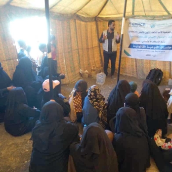 بالشراكة مع UNHCR عقد جلسات توعية قانونية للنساء النازحات في محافظة مأرب
