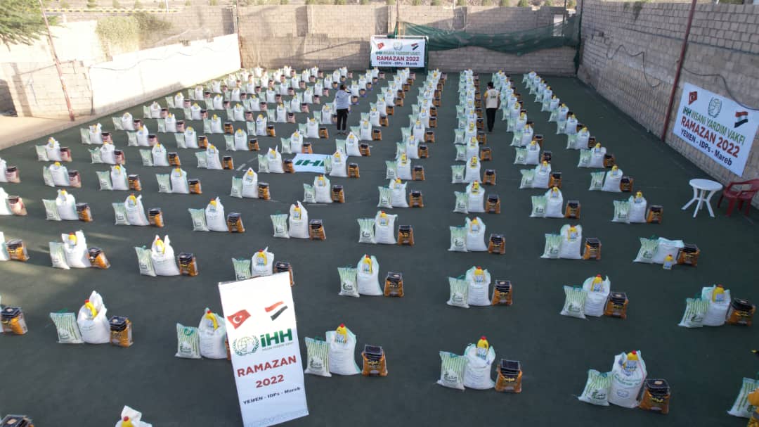 بالشراكة مع iHH مئات الأسر الفقيرة تستفيد من السلة الغذائية الرمضانية