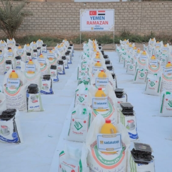منظمة صدقات طشي تقدم مساعدات غذائية رمضانية لـ 500 أسرة فقيرة