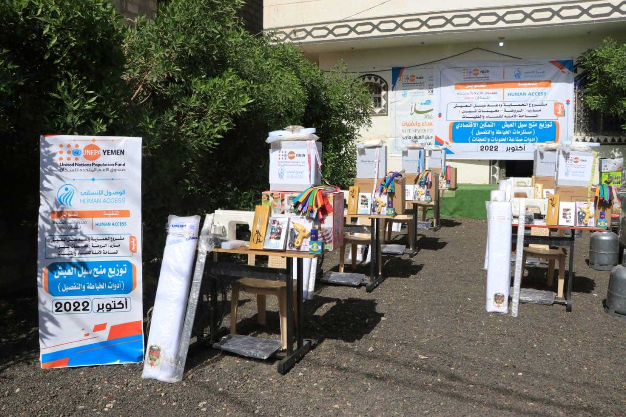 سبقتها دورات تدريبية.. توزيع منح التمكين الاقتصادي لعدد من النساء والفتيات