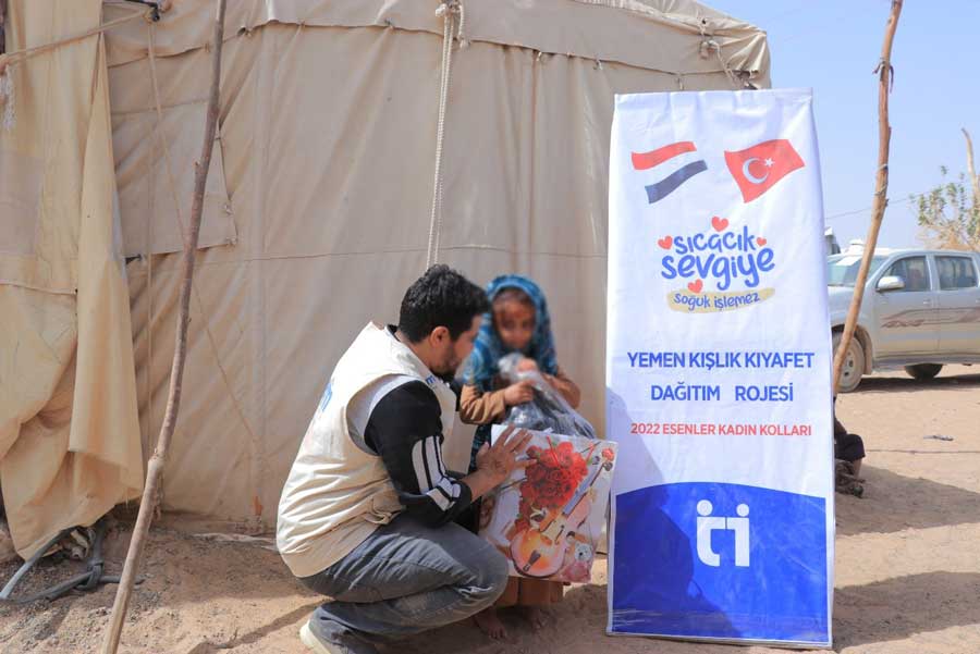 700 أسرة نازحة تستفيد من مشروع دفء الشتاء