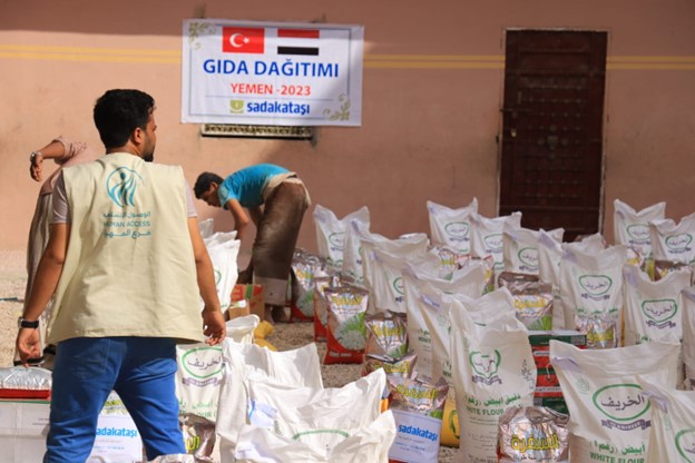 الوصول الإنساني توزع 500 سلة غذائية