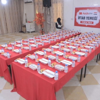 وادي حضرموت: توزيع 100 سلة غذائية و1000 وجبة إفطار