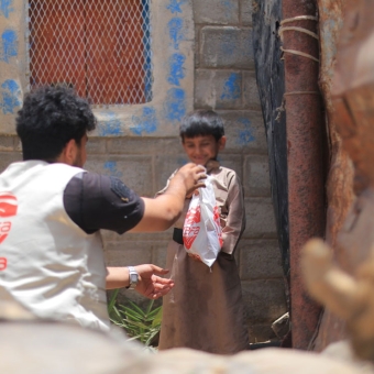 مأرب: توزيع لحوم الأضاحي وزكاة نقدية