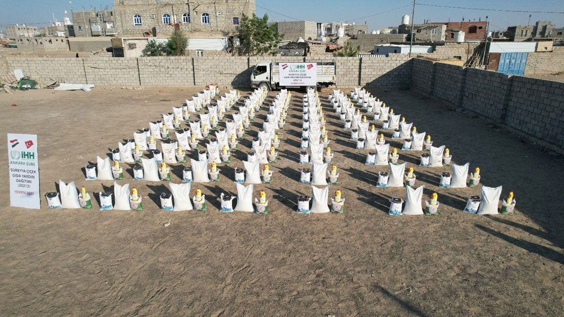 172 أسرة نازحة تستفيد من مساعدات غذائية