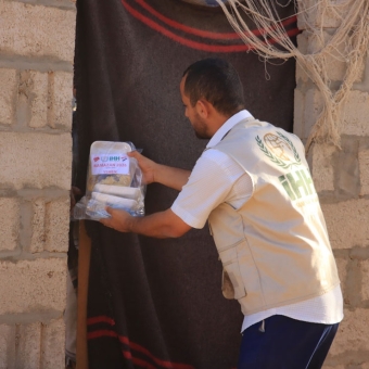 مساعدات رمضانية لتخفيف معاناة المحتاجين والمتضررين