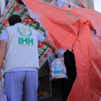 4800 مستفيد من توزيع لحوم "العقائق" في عدة محافظات