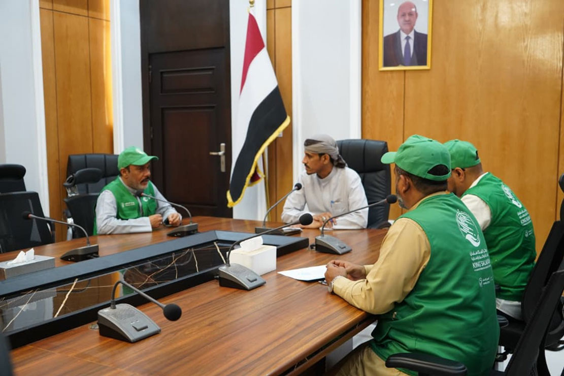 وكيل حضرموت يناقش مع قيادة فرع الوصول الإنساني في المكلا تنفيذ مشروع توزيع زكاة الفطر