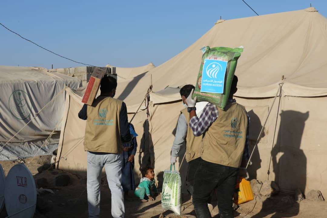 الوصول الانساني توزيع سلال غذائية وكسوة الشتاء لمخيمات النازحين في مأرب