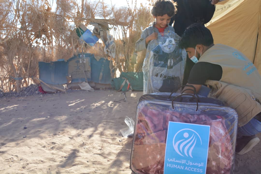 الوصول الانساني توزيع سلال غذائية وكسوة الشتاء لمخيمات النازحين في مأرب